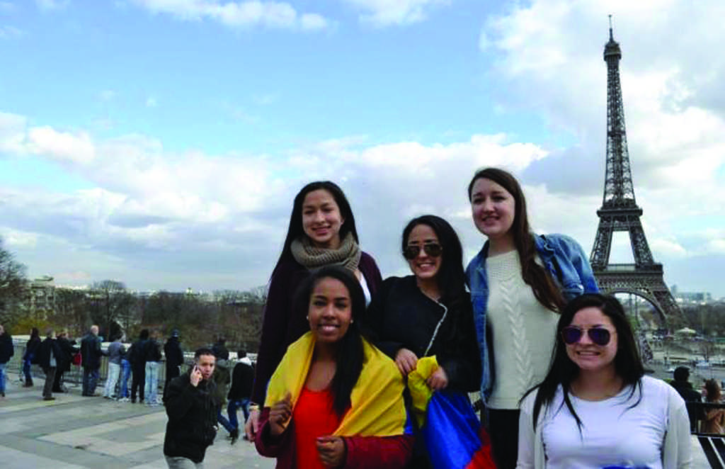 Alex Schwarz (11) with some of her closest exchange friends at the Eiffel Tower(1)