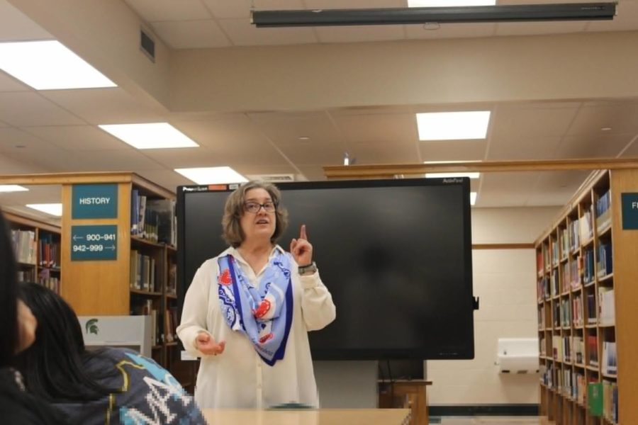 Dr. Stephanie Poplos, a critical care pediatrician who works in the Memphis area, spoke to WSHS students after school about different types of medical professions.