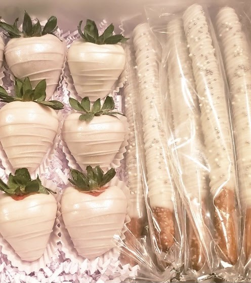 JustDippin’ sells a variety of confectionary treats that range from cake pops to candy apples. Chocolate dipped strawberries are just one of the popular sold items by JustDippin’.