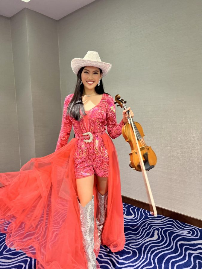Annie+Zhao+%2812%29+shows+off+her+fiddle+while+dressed+in+a+sparking+outfit.+Zhao+incorporated+southern+style+as+she+walked+down+the+stage+playing+the+violin+while+representing+Tennessee+at+the+Miss+Teen+USA%E2%80%99s+costume+show.