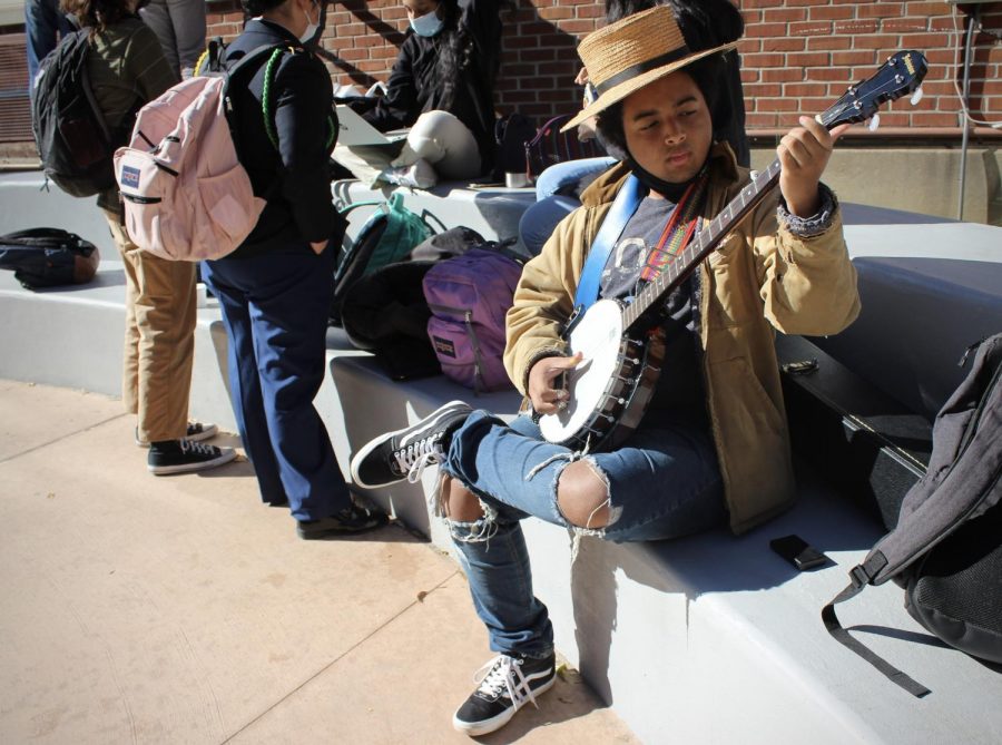 In his iconic straw hat, Bailey Davis (10) plays his banjo in the courtyard alongside other students during lunch. Davis has been playing for one to two years off and on but has been playing more often during his time as a White Station student, taking lessons from practical law teacher William Fernandez.  “It’s such a social music; its part of our fabric, it really is, so when you see him out in the hallway playing banjo, people naturally gravitate to it, and that plus his personality — its the perfect combination,” Fernandez said. 

